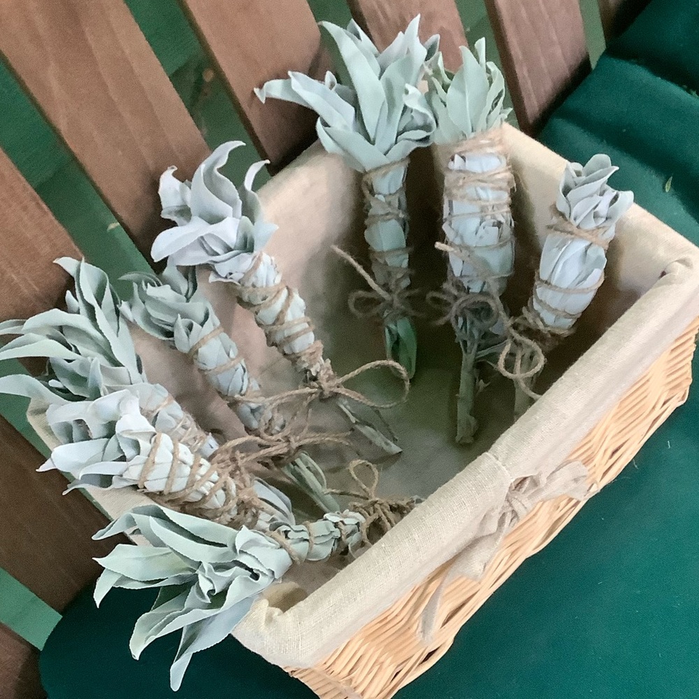 White Sage Mini 1 stick Organic Smudge Stick - Picture 4 of 9
